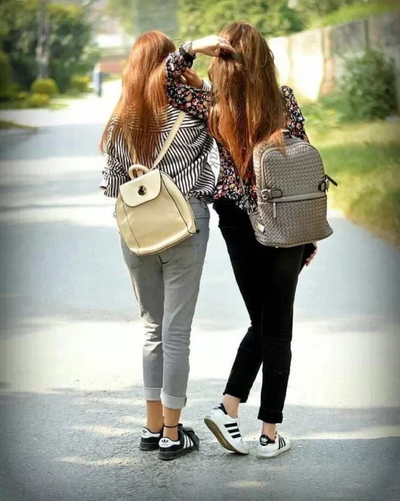 stylish two friends profile pictures